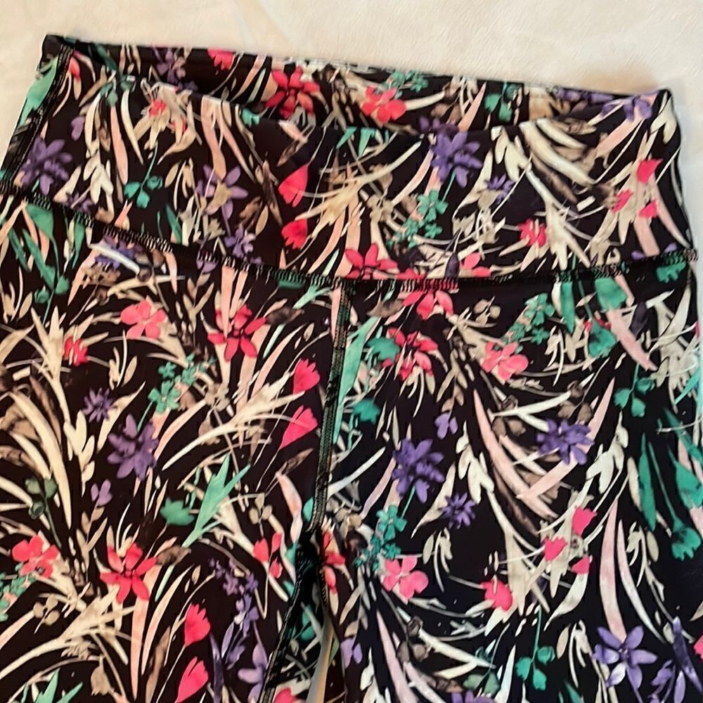 Fabletics workout leggings  - Picture 4 of 8